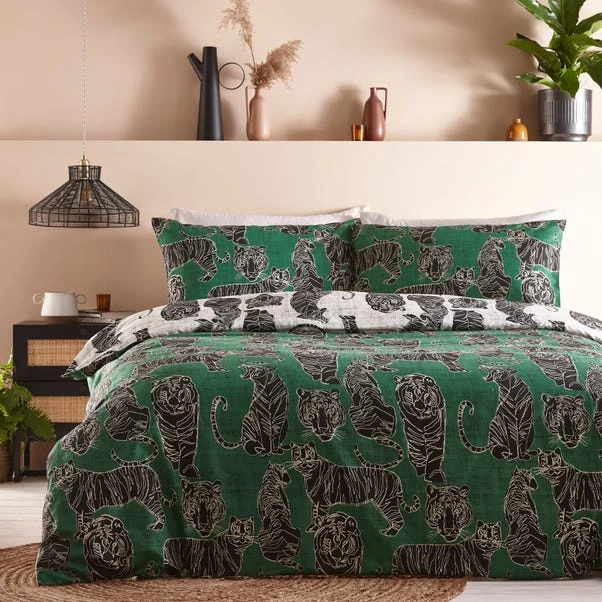 Furn. Wildcat Duvet Cover And Pillowcase Set Jungle Green 3 Furn. Wildcat Duvet Cover And Pillowcase Set Jungle Green