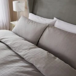 Hotel 200 Thread Count Check Duvet Cover & Pillowcase Set -furn Sale Store 30921531 alt03