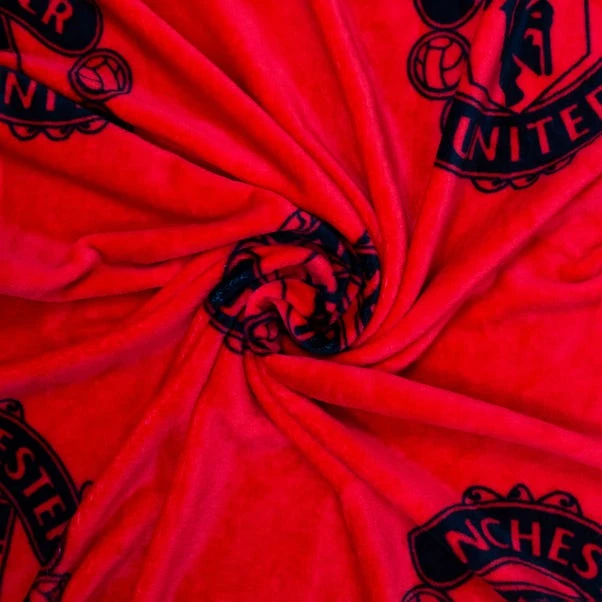 Manchester United Classic Fleece Blanket 6 Manchester United Classic Fleece Blanket - Image 4