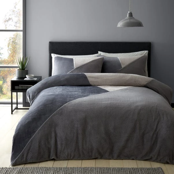Catherine Lansfield Cosy Larsson Geo Fleece Duvet Cover And Pillowcase Set 18 Catherine Lansfield Cosy Larsson Geo Fleece Duvet Cover And Pillowcase Set - Image 16